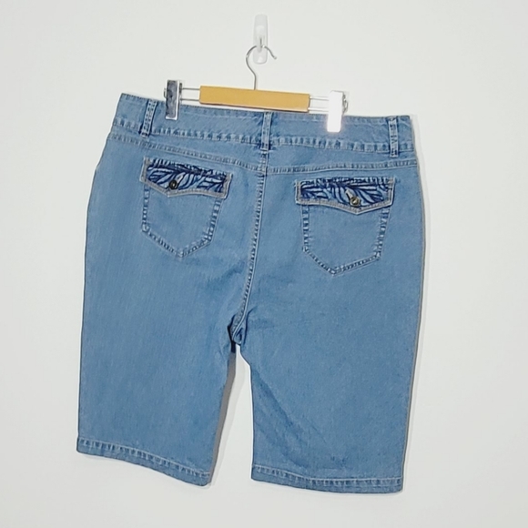 Midtown Vintage Light Blue Jeans Embroidered Pocket Details Cotton Blend Shorts - Picture 6 of 12